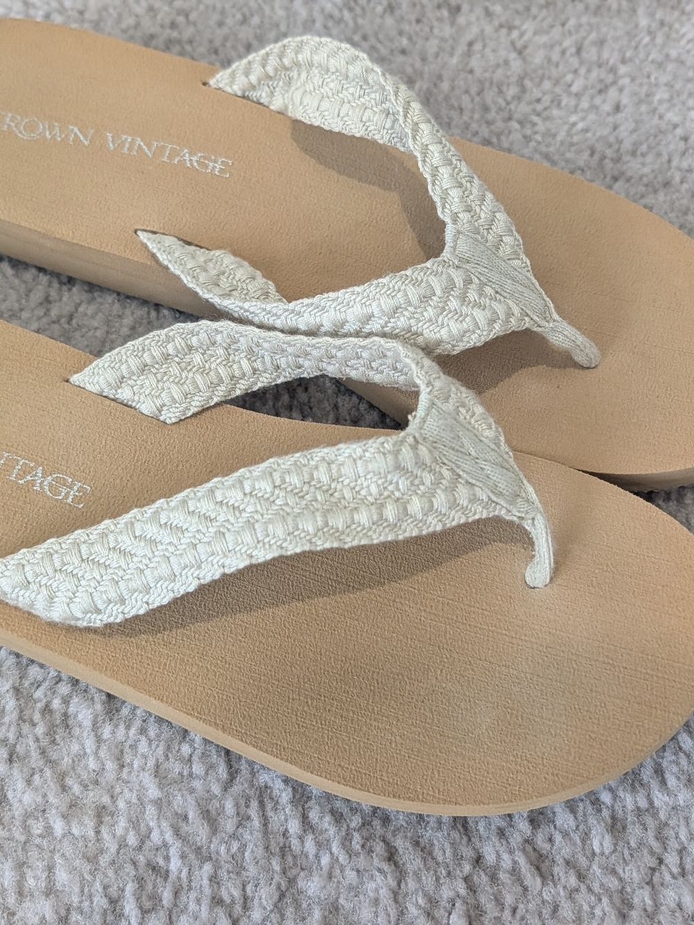 Crown Vintage Braided Cream Strap Tan Footbed Flip Flops - Picture 2 of 3